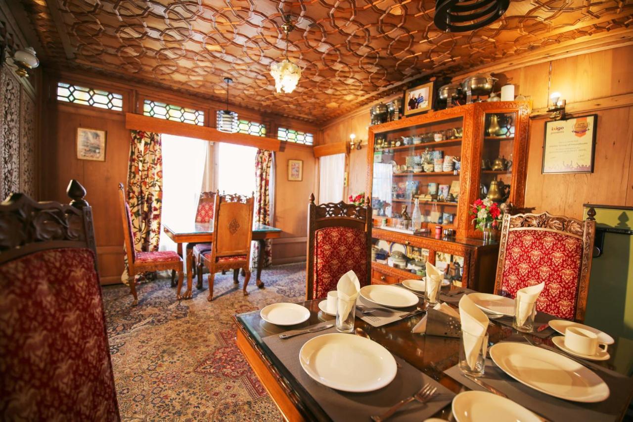 The Shelter Group Of Houseboats & Tour Organiser Srīnagar Exterior foto
