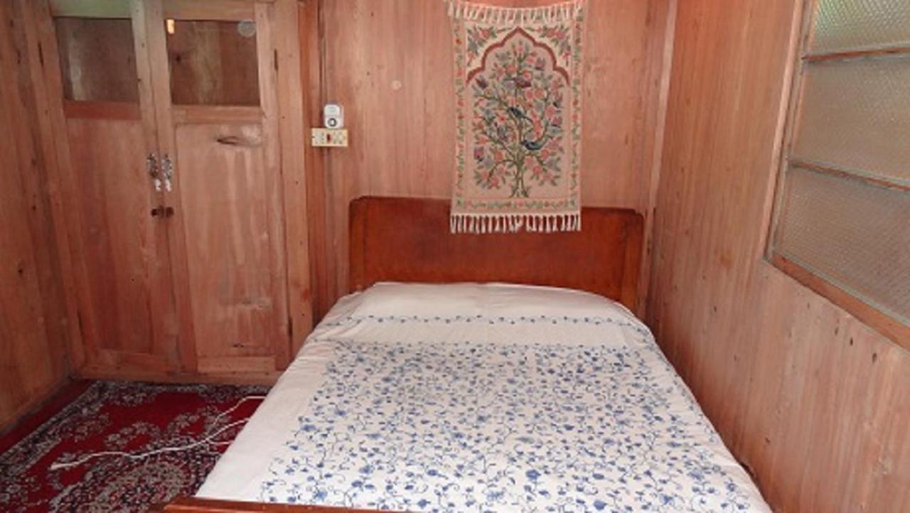 The Shelter Group Of Houseboats & Tour Organiser Srīnagar Habitación foto