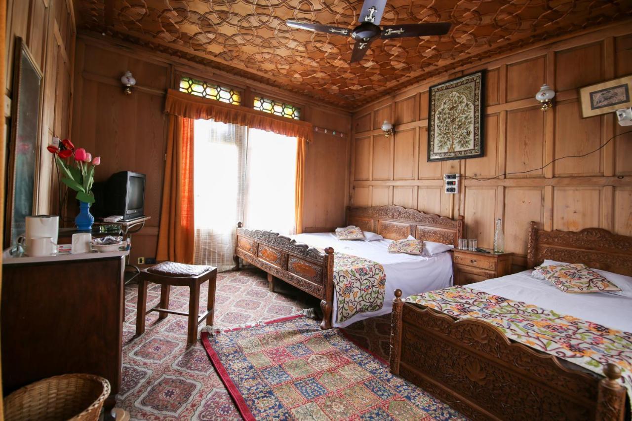The Shelter Group Of Houseboats & Tour Organiser Srīnagar Exterior foto