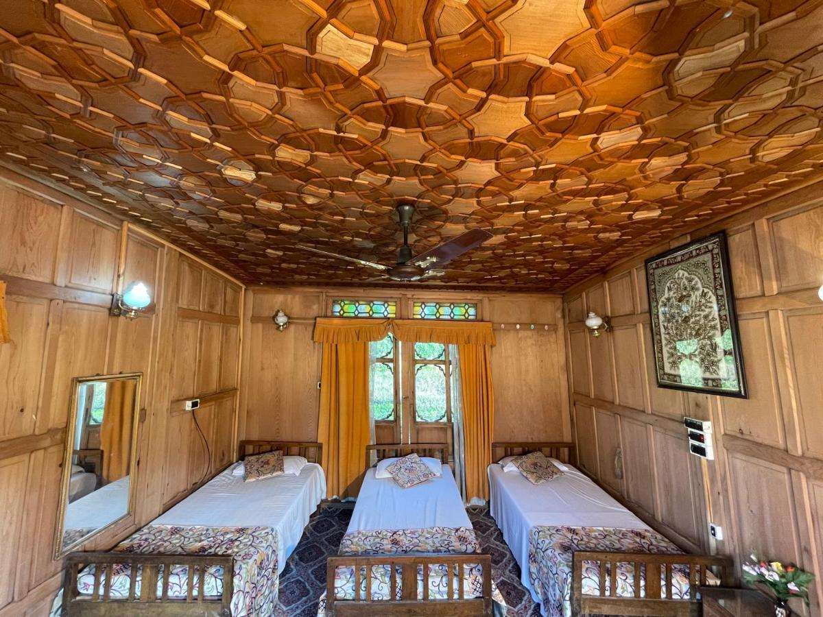 The Shelter Group Of Houseboats & Tour Organiser Srīnagar Exterior foto